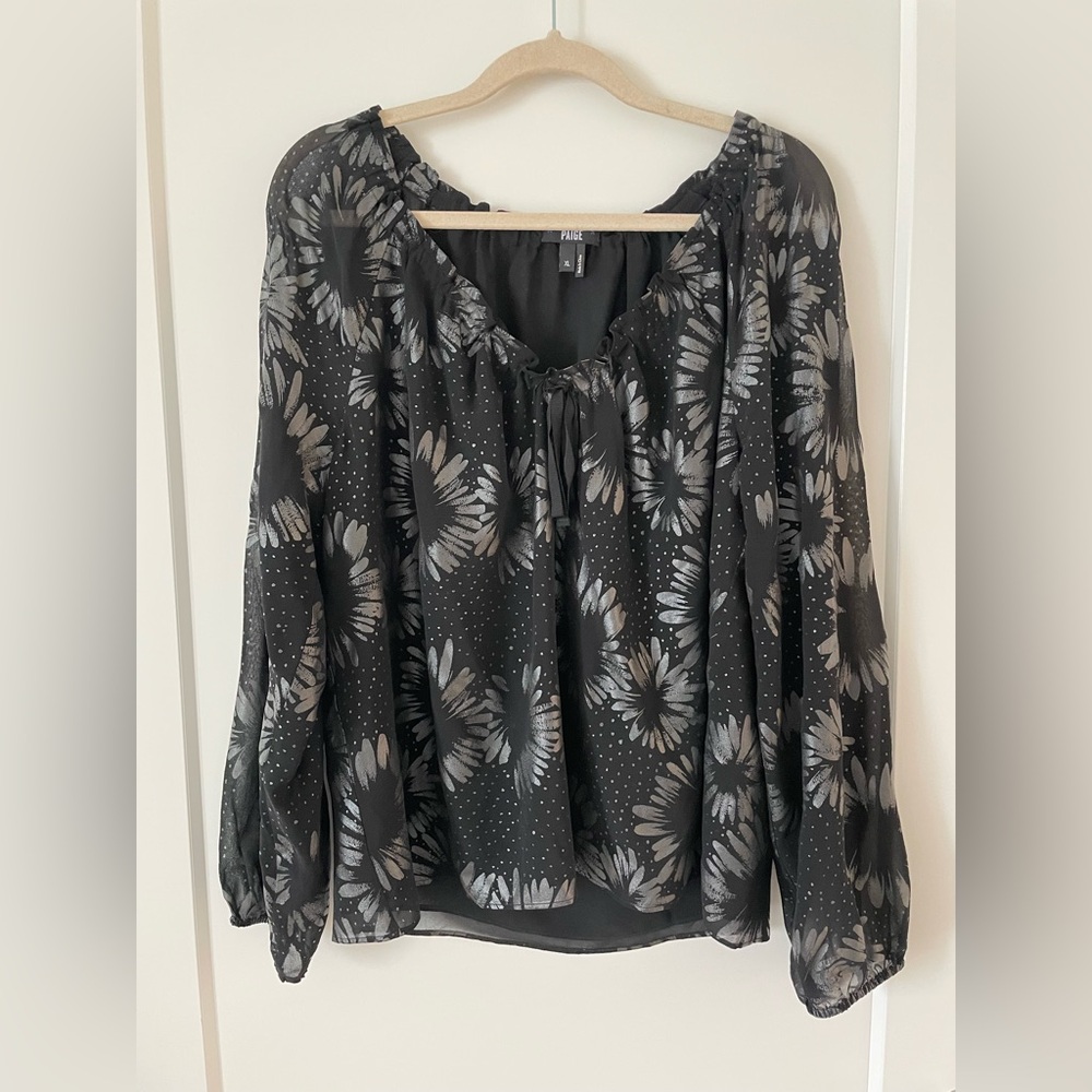 Paige Alexius Blouse in Black/Gunmetal Daisy, Size XL